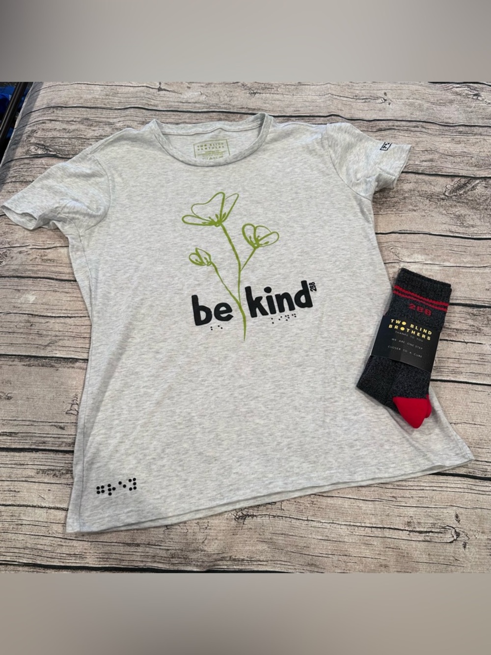 Two Blind Brothers Be Kind Graphic Tee 3X and Grey/Red Socks OS